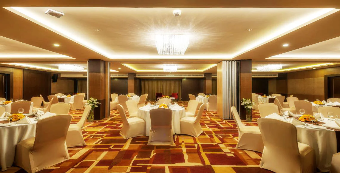 banquet and party hall in omr round table seating