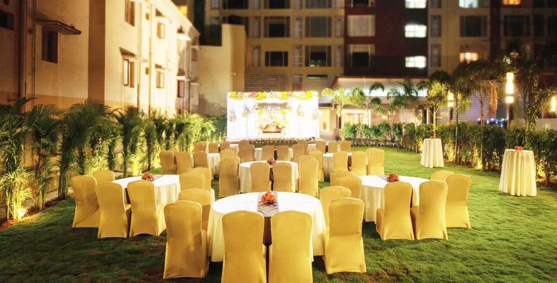 restaurant lawn stage